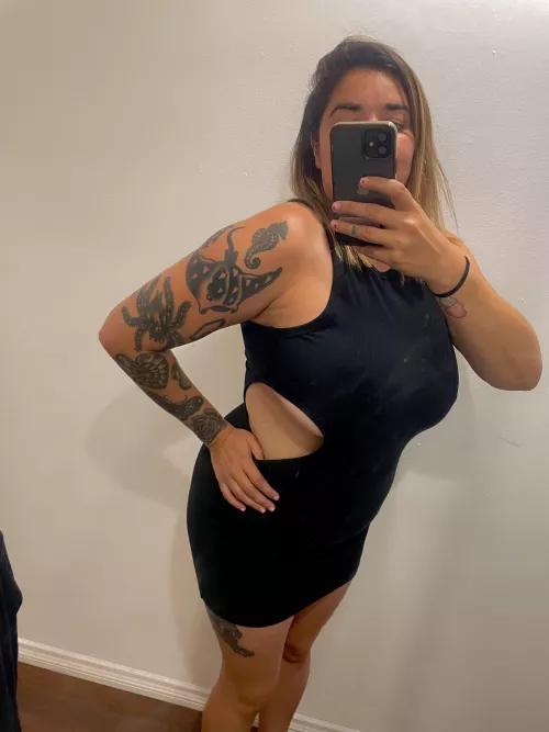 This dress wasn’t made for girls with huge boobs…