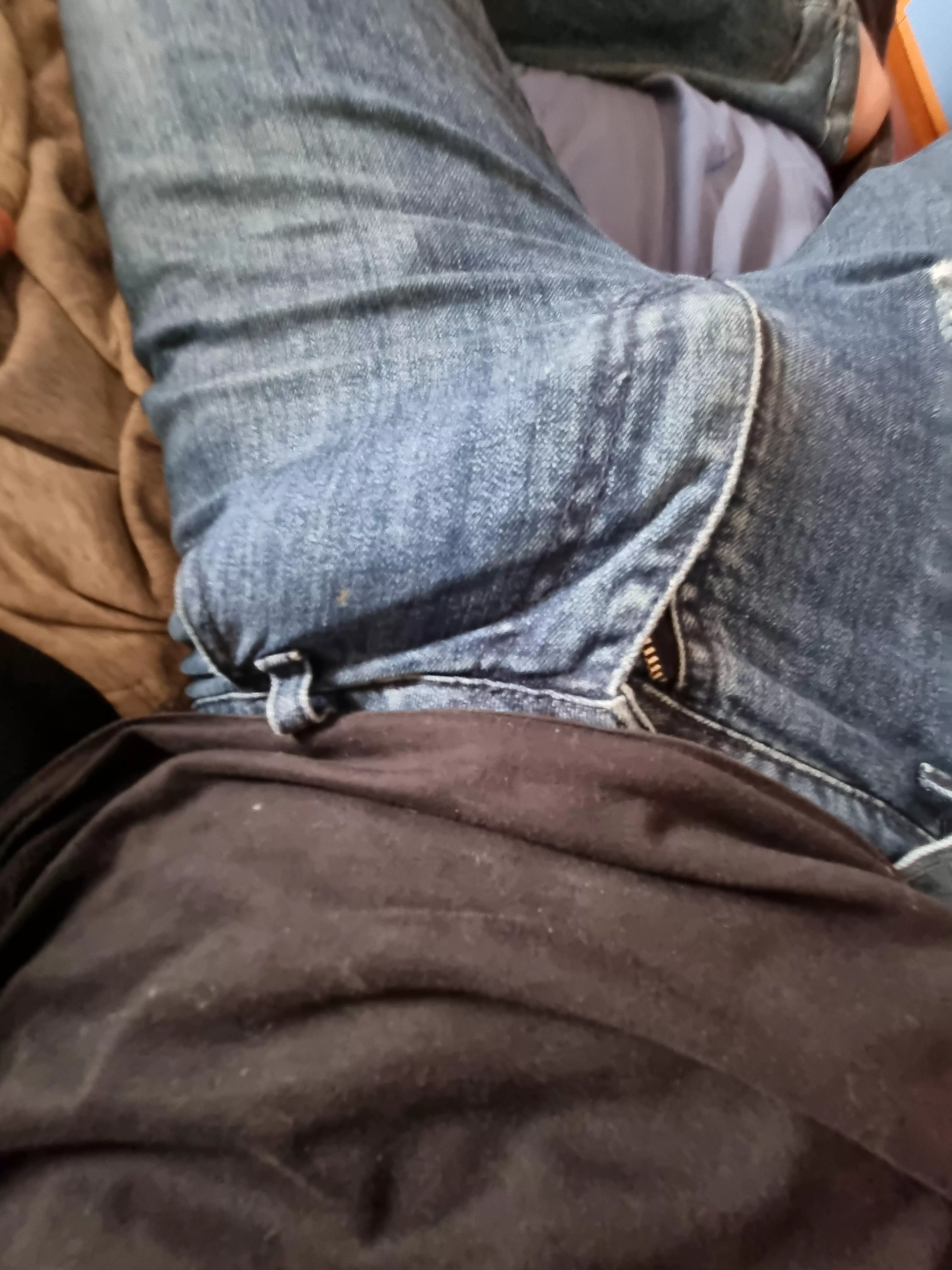 This pants feels so tight