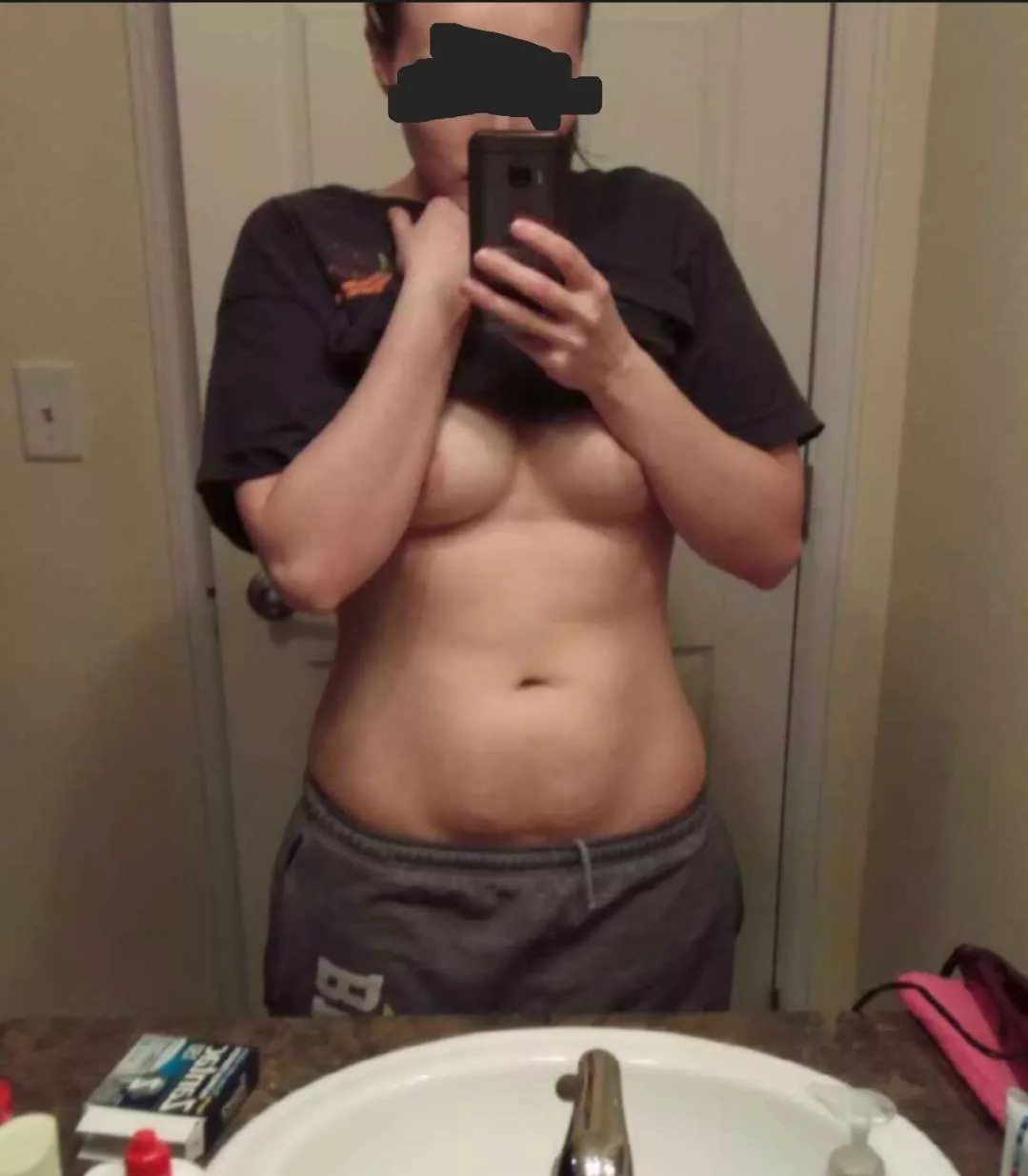 Update! Wife (26) is 10 weeks tomorrow. Got sent one of the only sexy pics iv gotten since she's been with her bull. Can definitely tell her body is changing! Going on 11 weeks pussy free and everyone is doing good