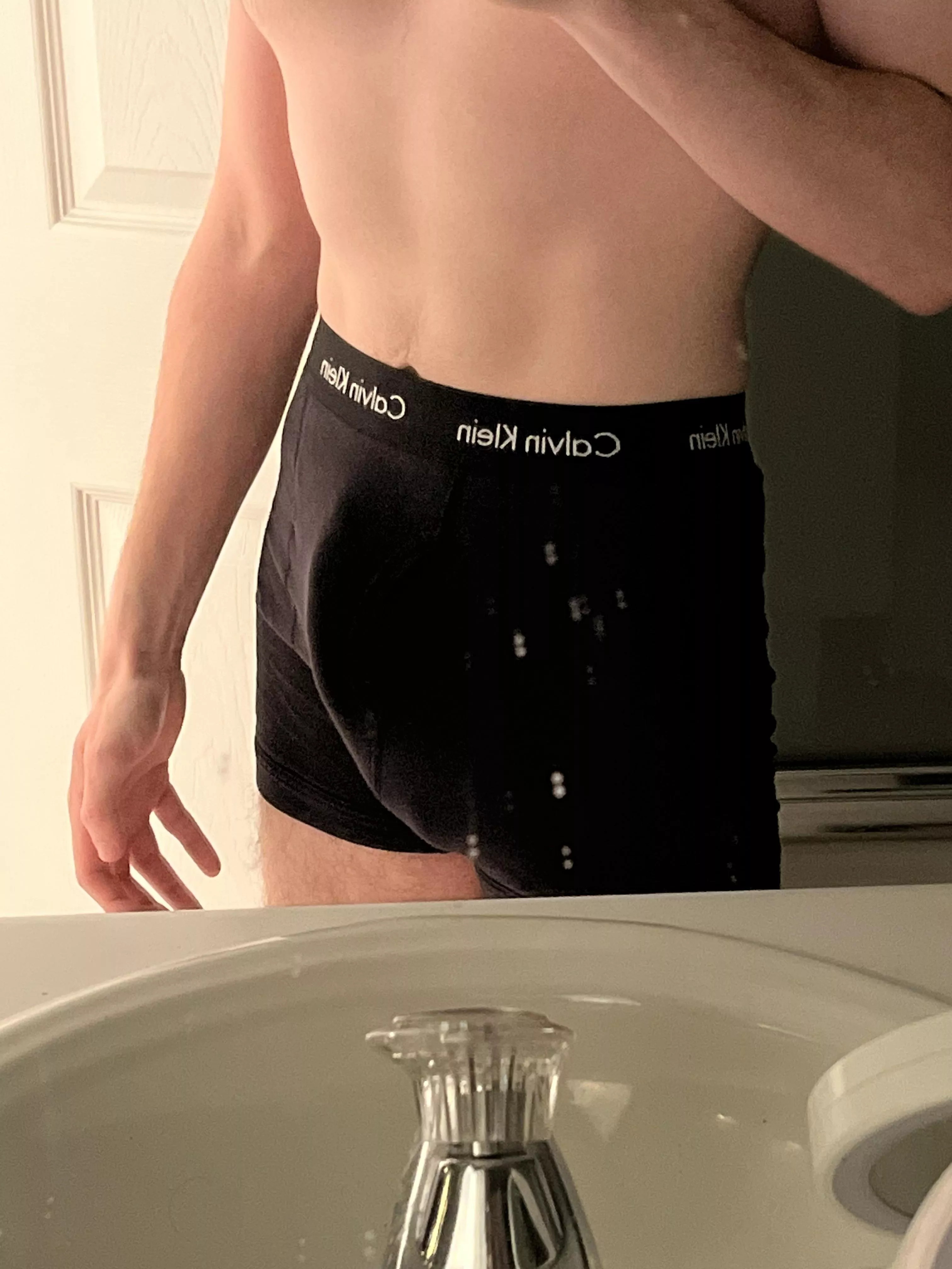 usually don’t take full body pics, but i like this one :) what do you think?