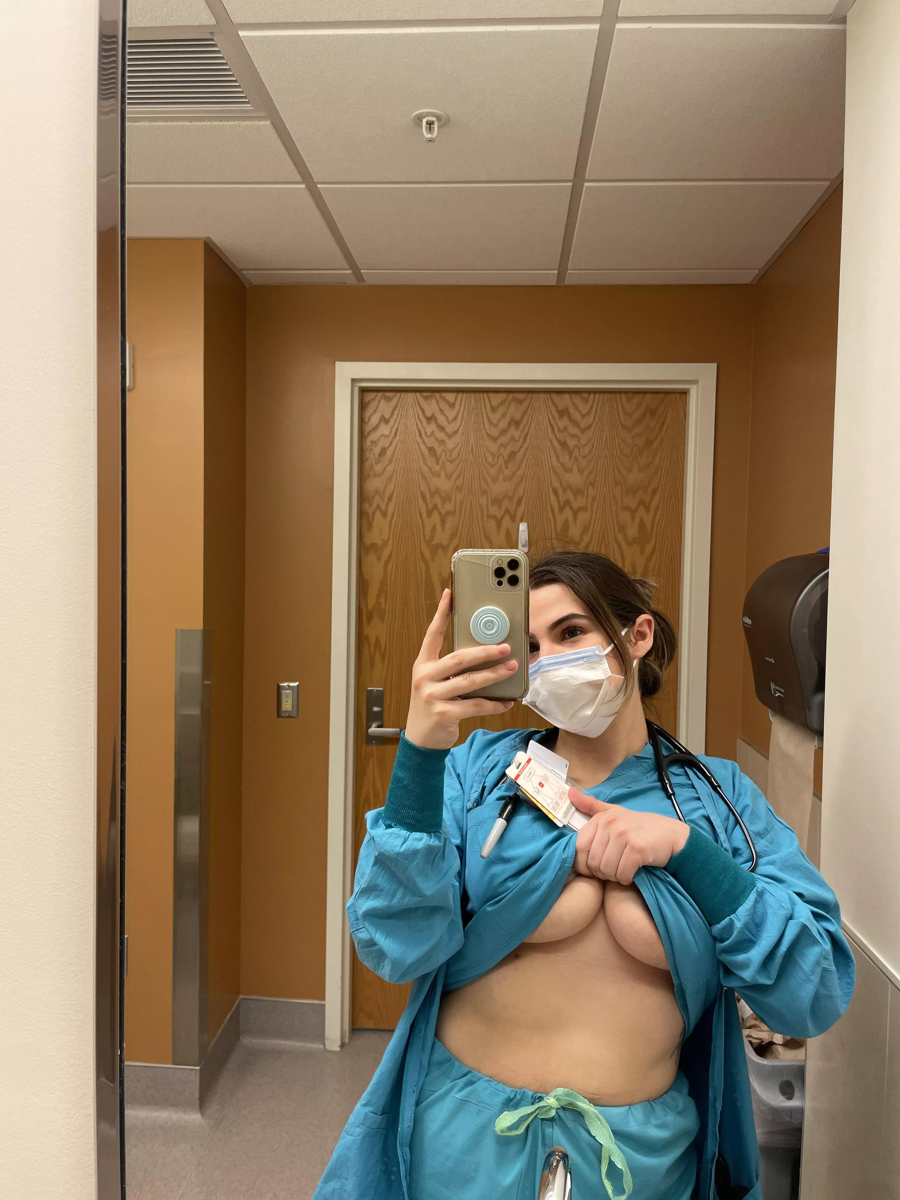 You come into the Emergency department and I’m your nurse wyd 😏🩺💉