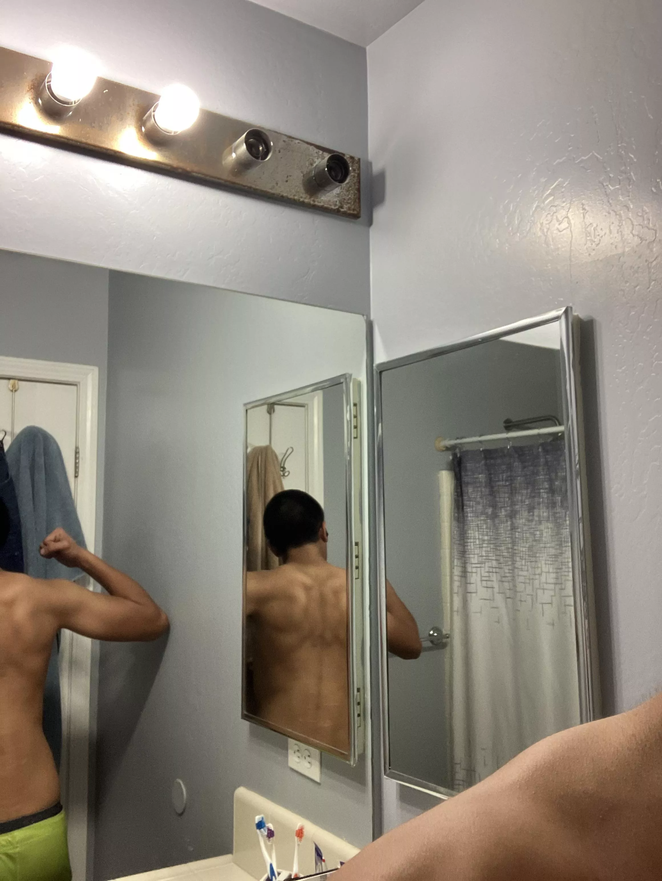 [19]-[M] Is my back okay, just started working out again on MMA