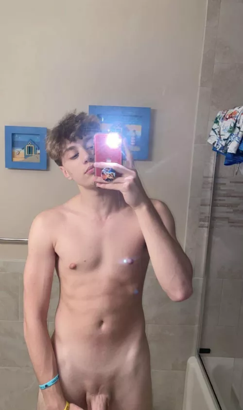 [20] hmu str8 frat bro looking to jerk off hmu. Insta:dylan_andrews918