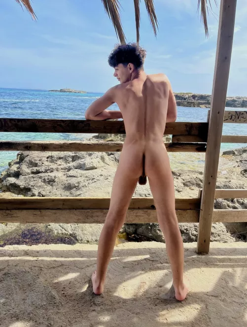 Anyone want to get my back? 🧴