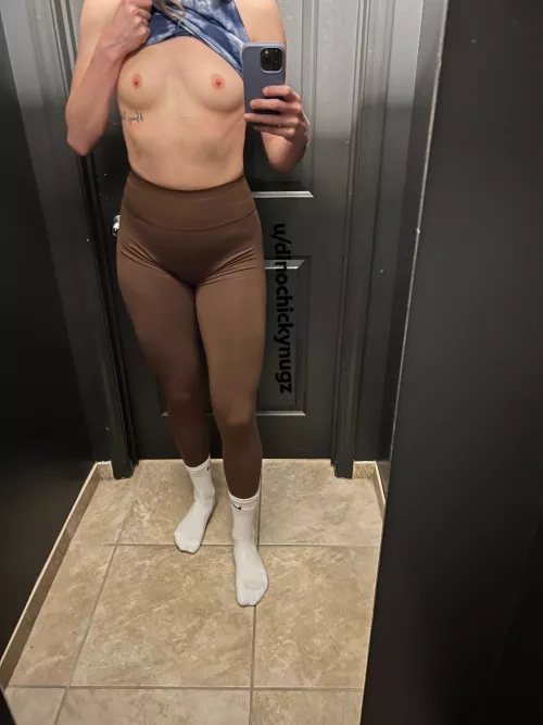 Changing room titties are the best