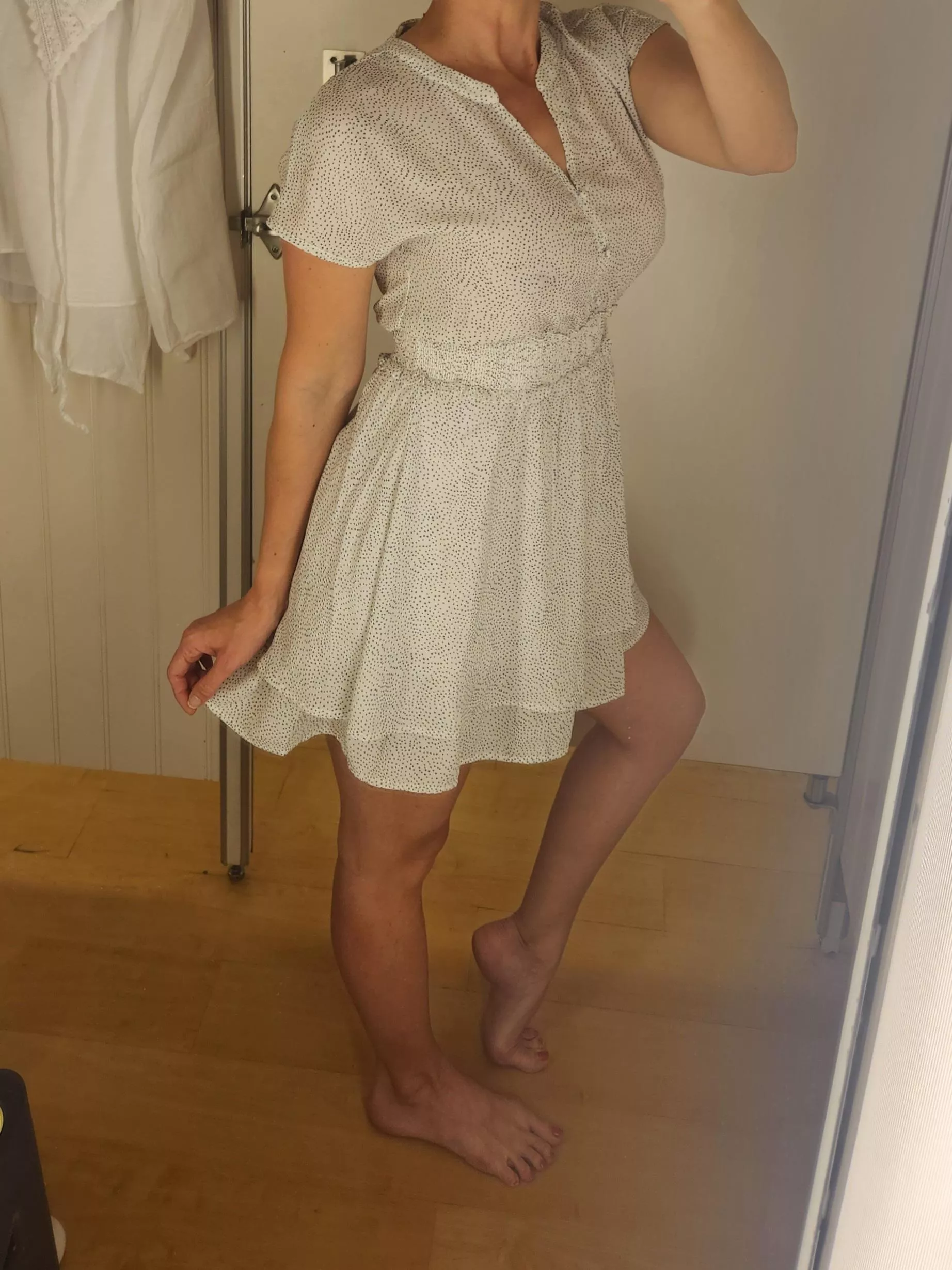 Feeling so sweet in this summer dress. [f]