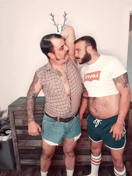 Get a good whiff of daddy's pits, boy.