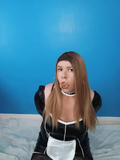 How to shut up your sissy maid! Dirty tights gag!