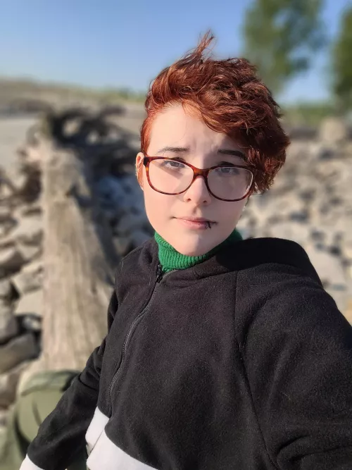 Idk why I think this pic is so cute- Beach day tho! (Kinda)