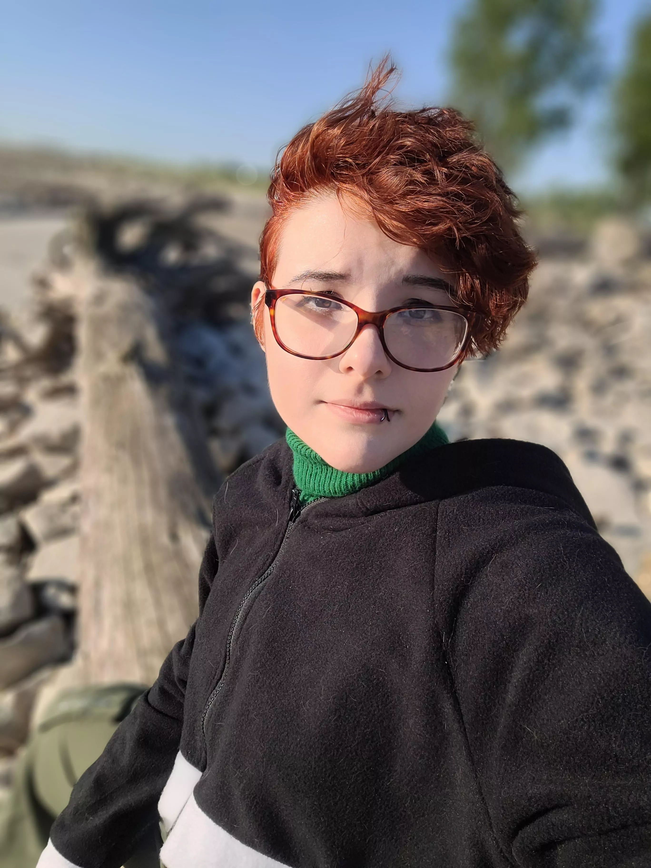 Idk why I think this pic is so cute- Beach day tho! (Kinda)