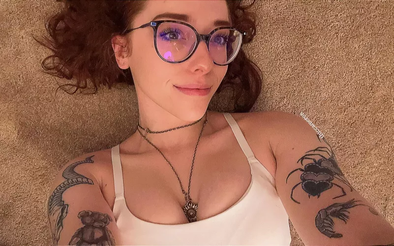 i’ll be ur lil emo gf