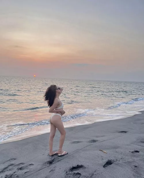 My cousin has a nice round ass