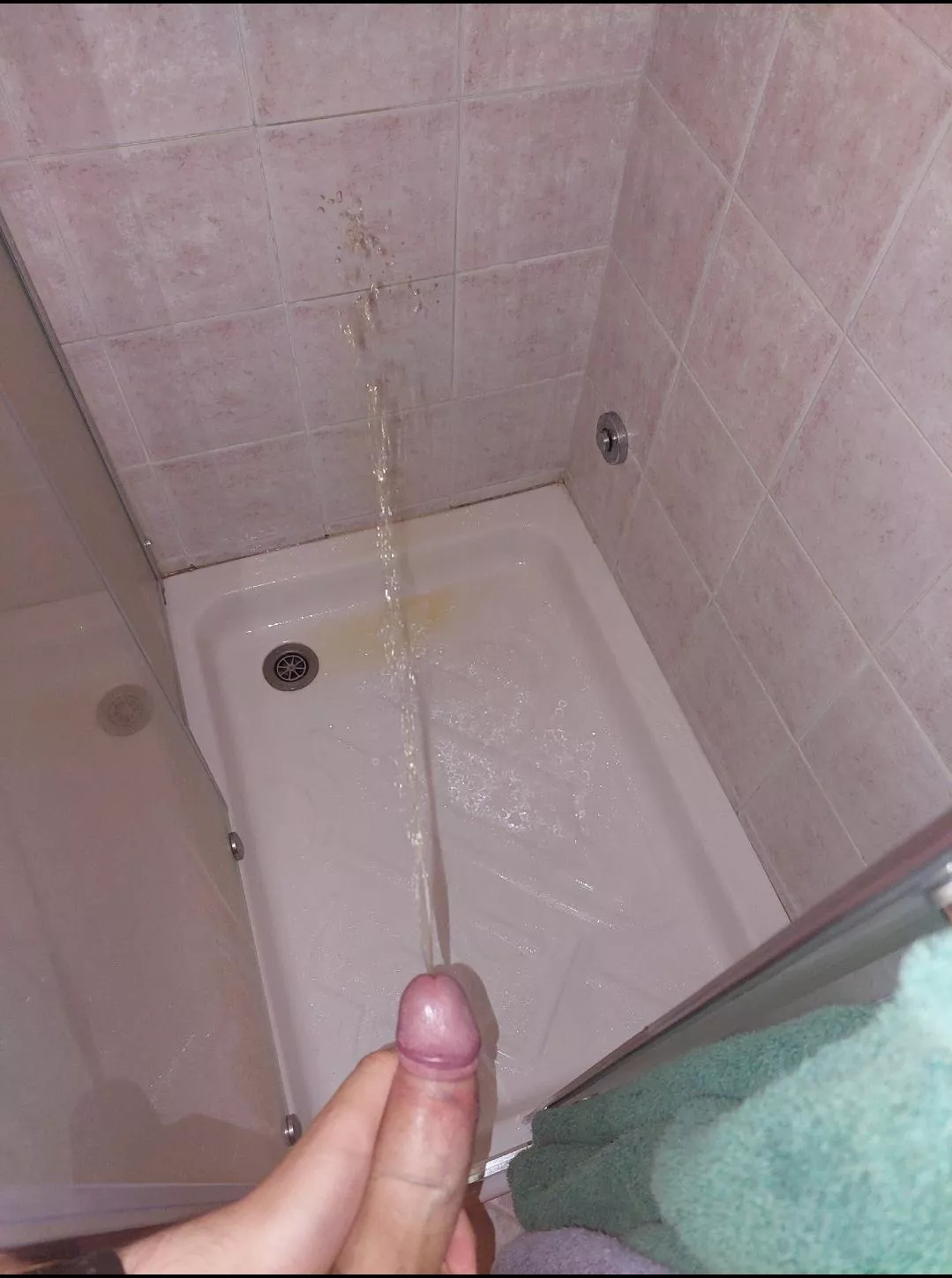 Pissing in the shower 😝💦