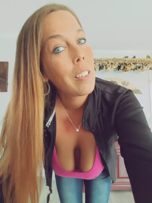 She's got some big ol tittys...