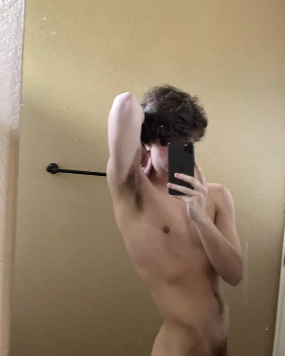 18 horny looking for fit sexy men who show face, slim, fit, athletic @daveywa1010