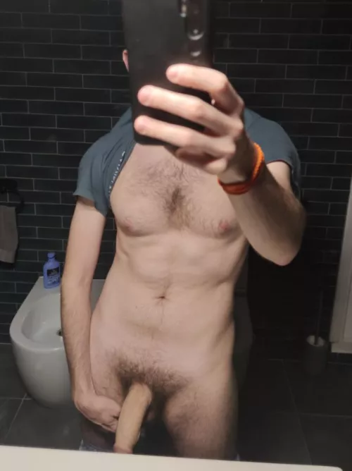 28 m Italian top, hmu @andrewauri