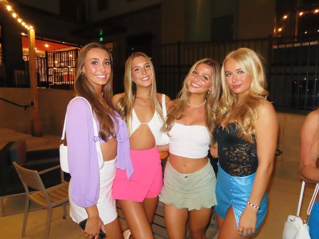 4 blondes