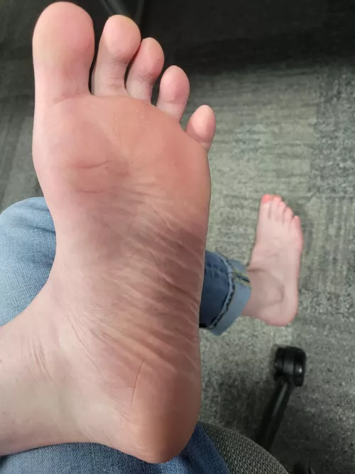 Closer sole with toes spread