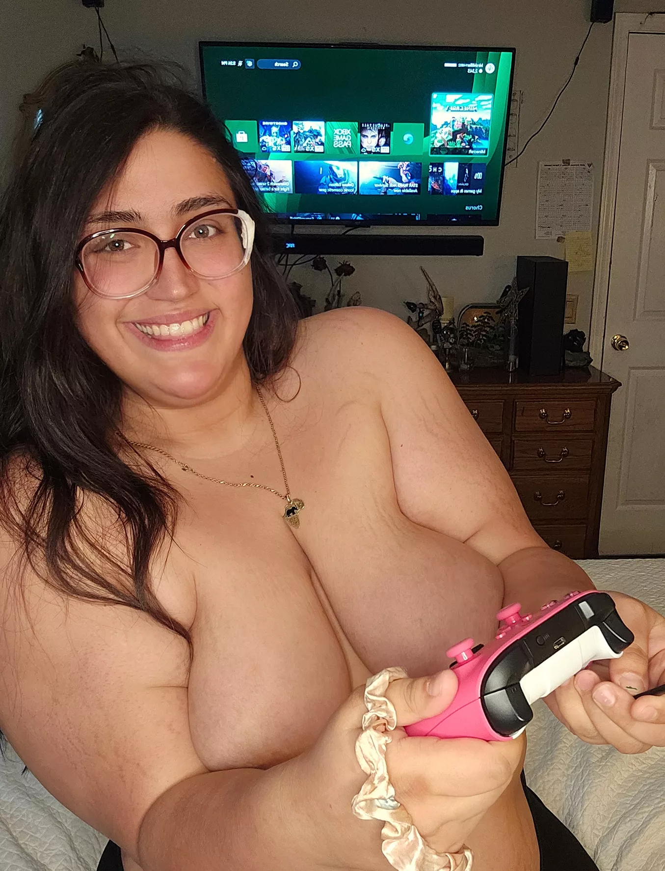 Do you wanna play with me? I don't have many games but I'm sure we can find something :3 [f]