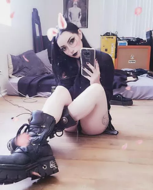 [domme] Hand up who wants to be humiliated