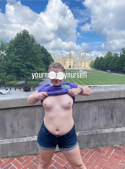 Everywhere we go, I always pull the girls out 😝