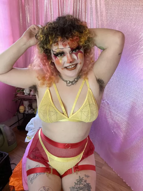 Hairy Clown Bimbo!