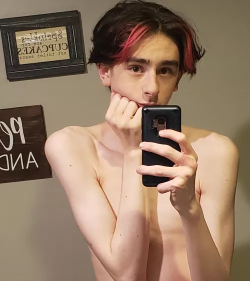 Hey I'm a shy twink looking to be someone's obedient little slave