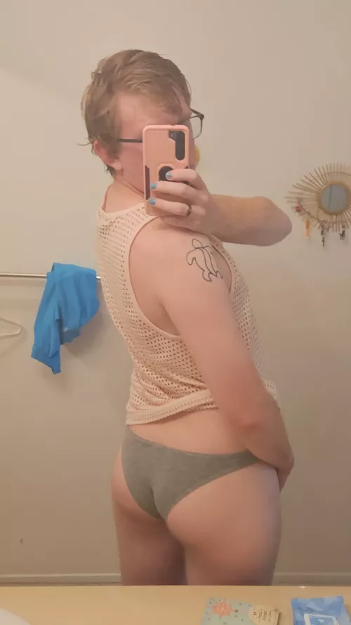 How's the ass and the panties?