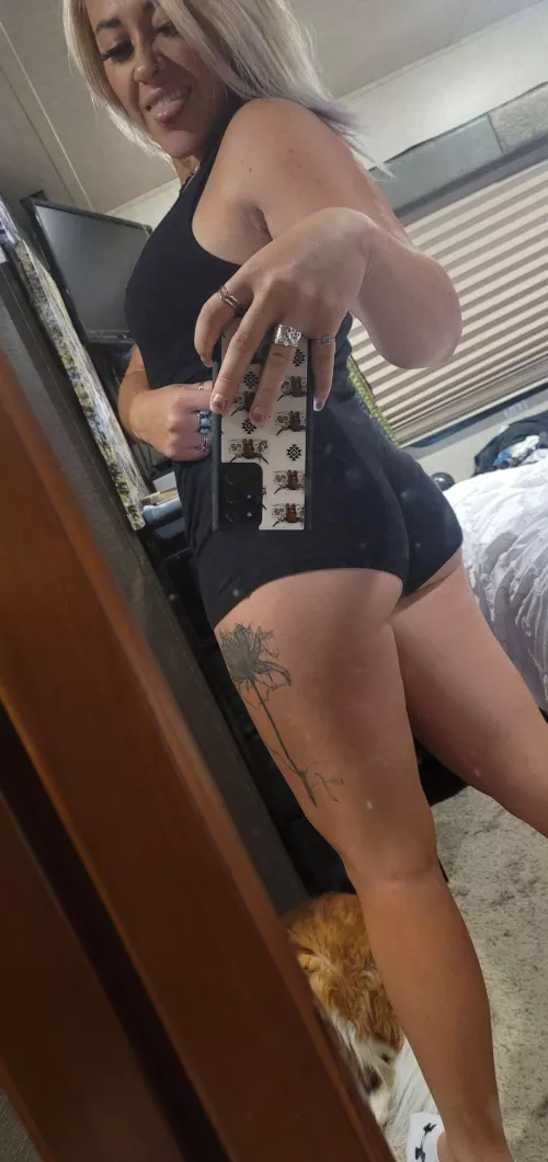 Just ur average milf clocking in for milf Monday;)