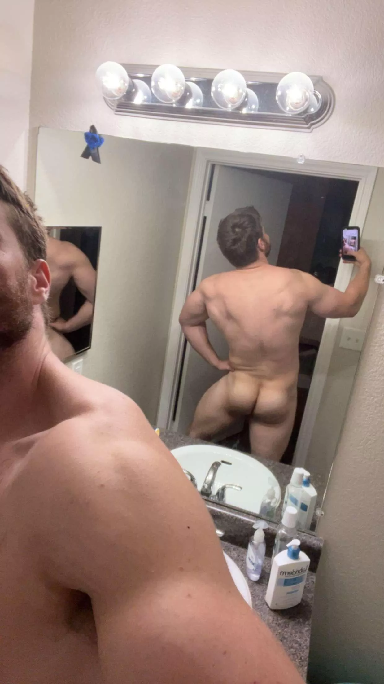 [m] deadlifts are a great way to build a strong back and butt 😌