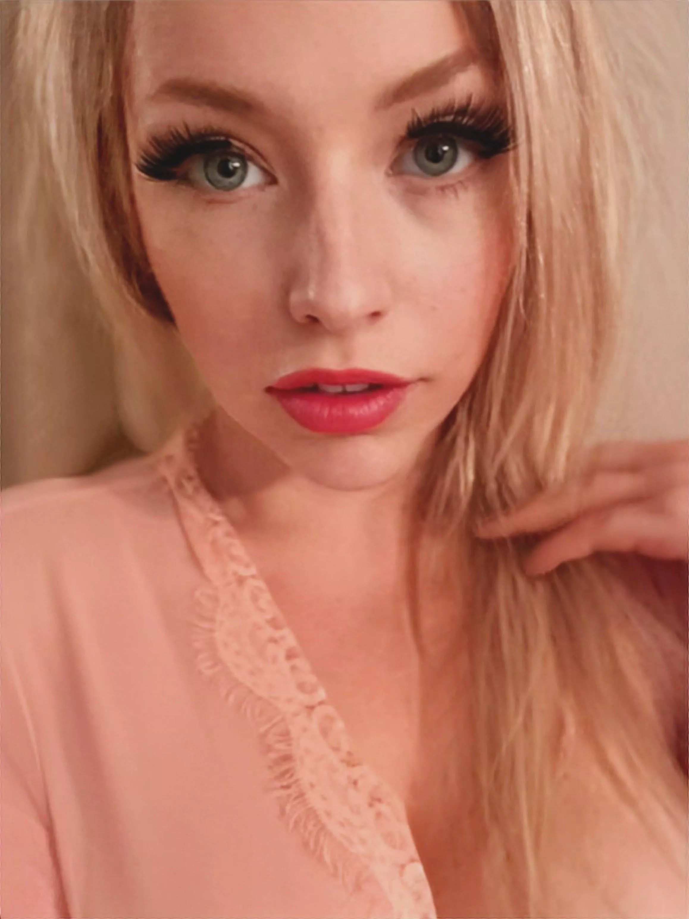 maybe just don't break my heart ♡