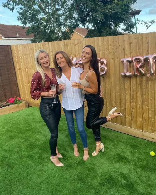 Mum and her daughters. Who gets it here?