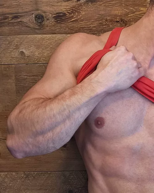 Muscular & hairy 😜💪🏼