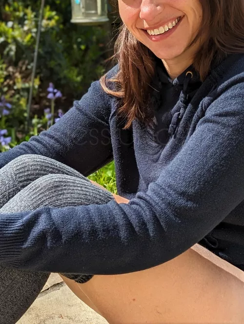 Sunshine = Happy Jess [f]