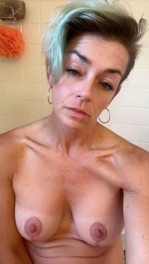 The weekend taken its toll on me, who’s gonna fuck me back to normality?