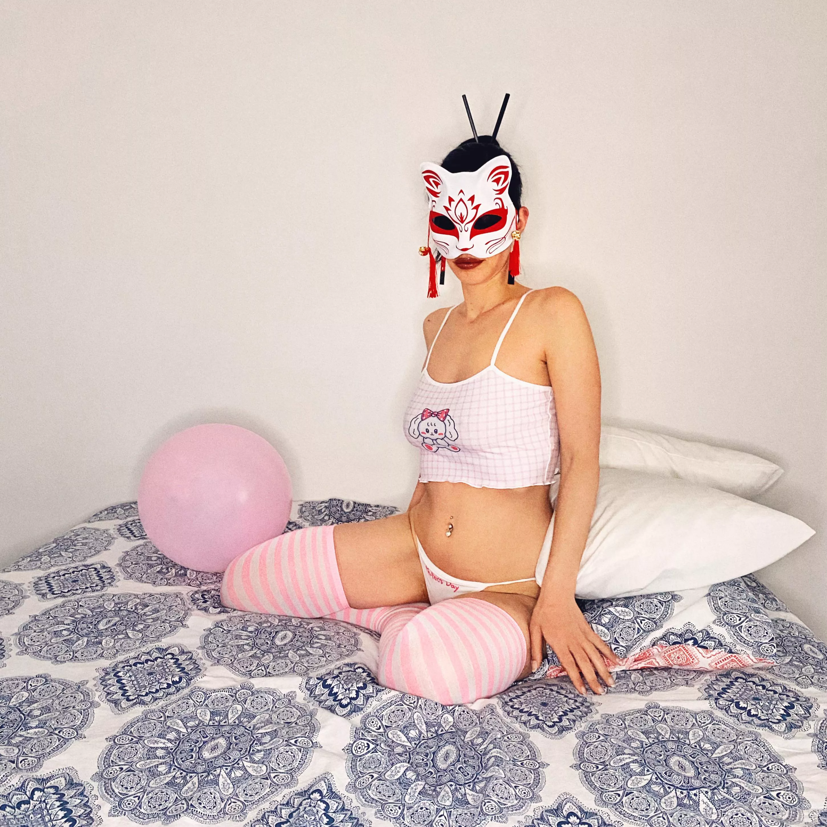 This nails can arouse you but can also badly scratch you. Keep that in mind before knocking to my basket.