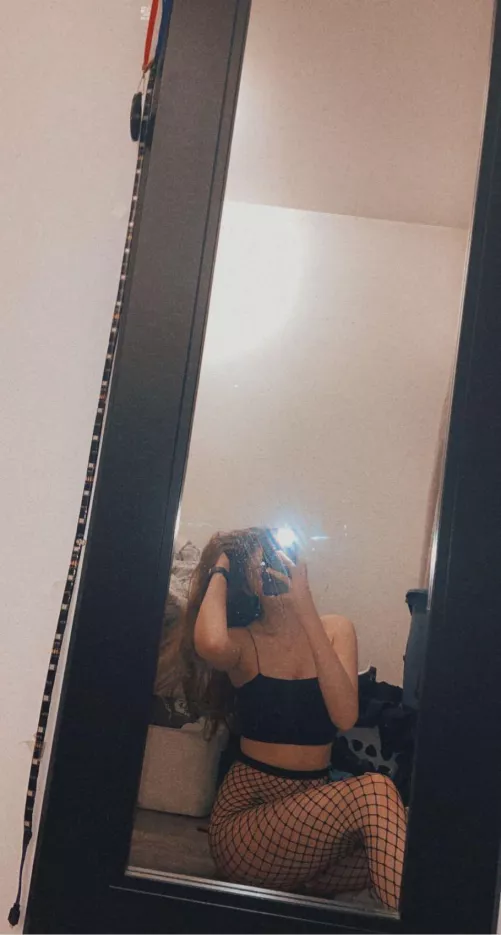 Who wants to see more pics with less clothes 😜