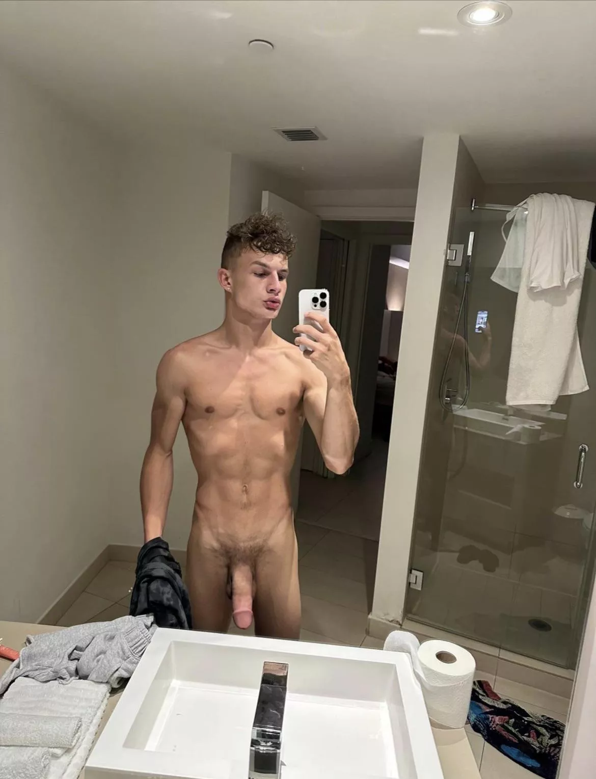 (18) im new, can i send you nudes