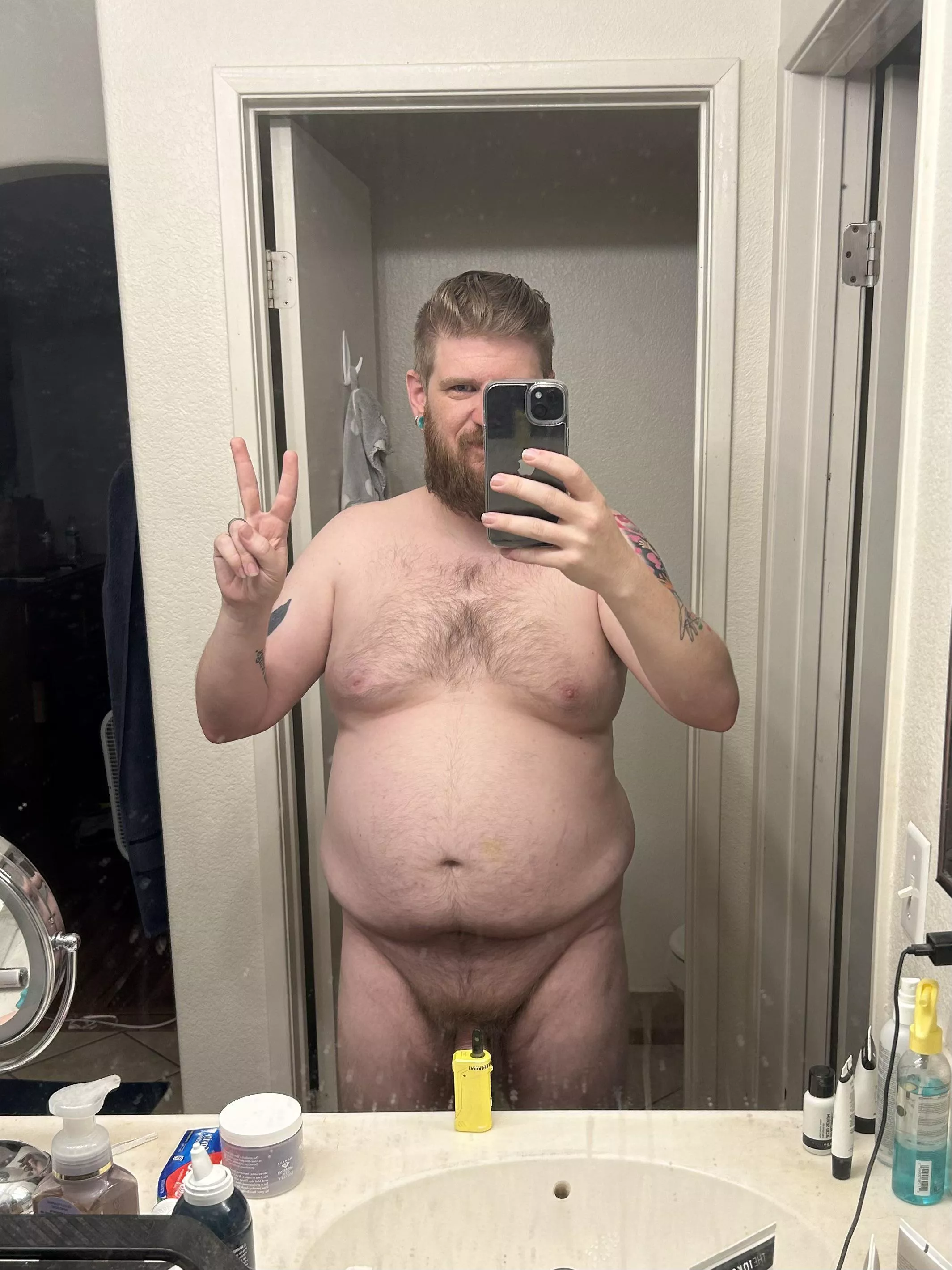 A rare peek at [m]y face, and a dirty mirror 🙊 now where did I leave my vape?