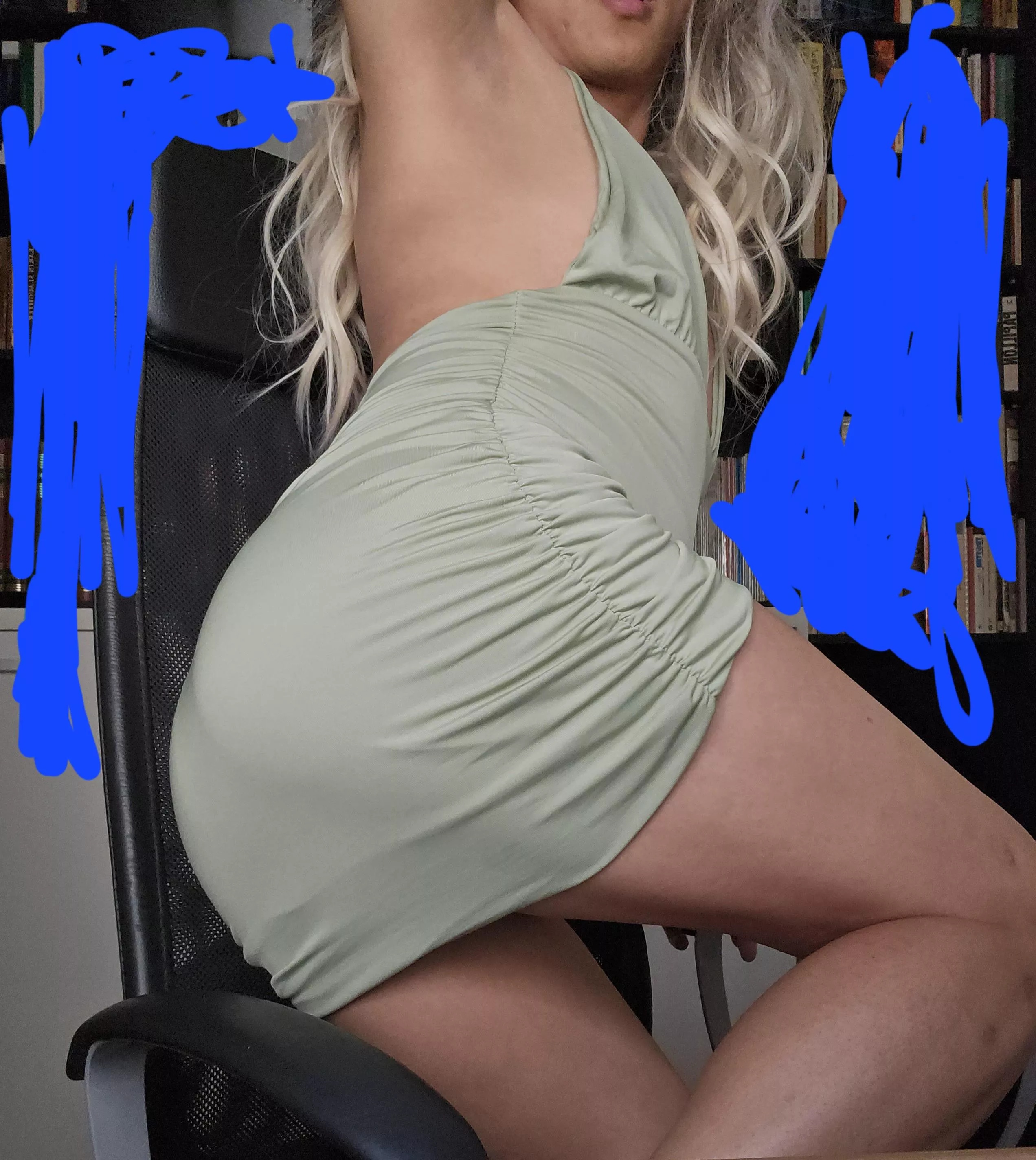 Any white guys want to use my Asian holes?