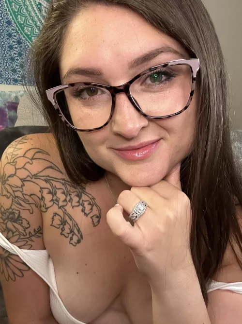 Anyone appreciate a wifey with glasses?