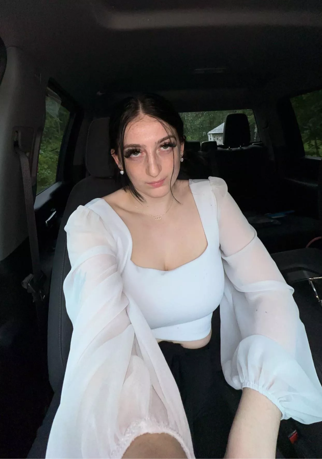 Appreciate the cleavage :)