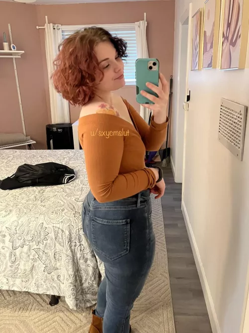 Big booty in tight jeans