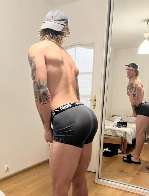 Can u stop staring and start licking?