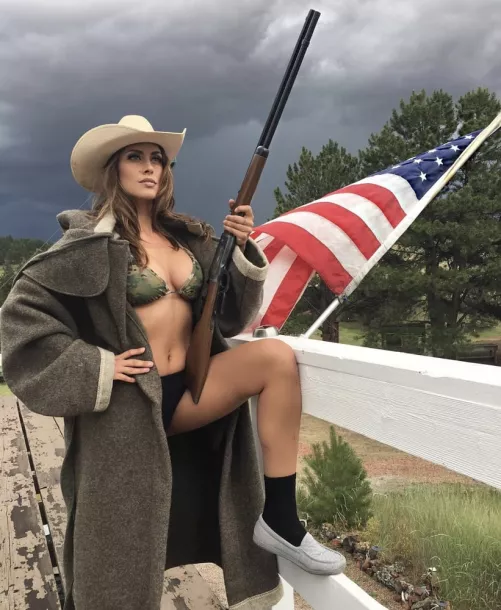 Country hotties love America! 🇺🇸