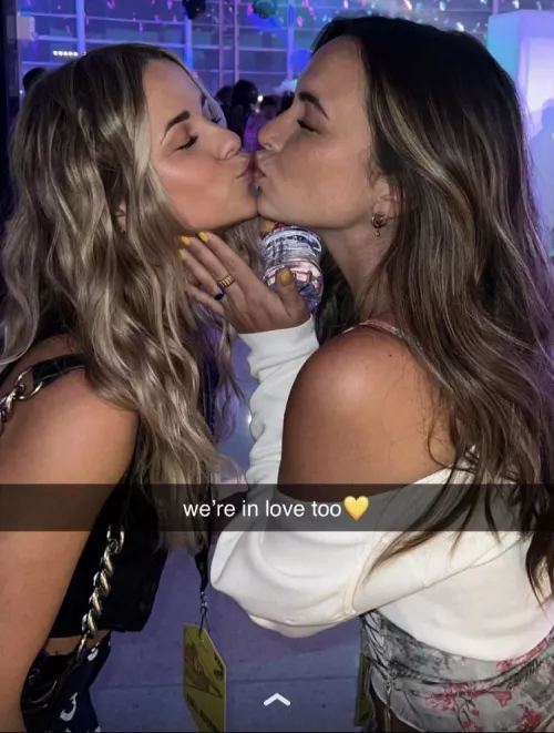 Friends that love to kiss