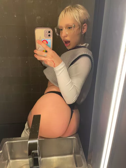 have you ever seen such a cool ass ?:)