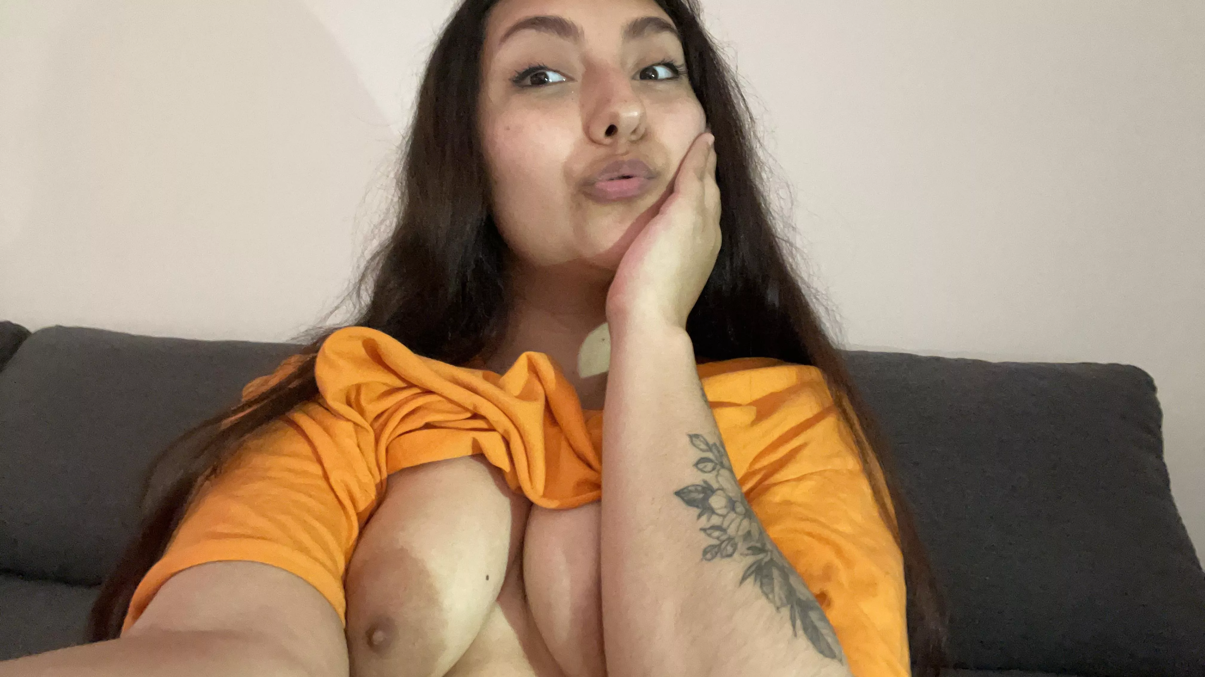 How is your Latina girl looking today? ;)