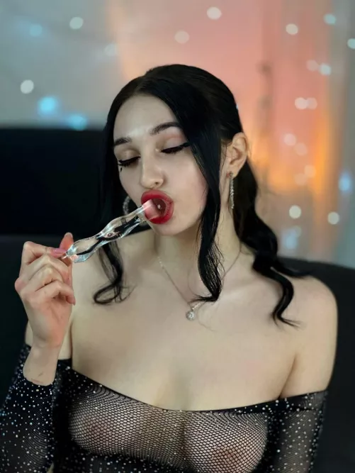 I like to feel hot cum in my mouth