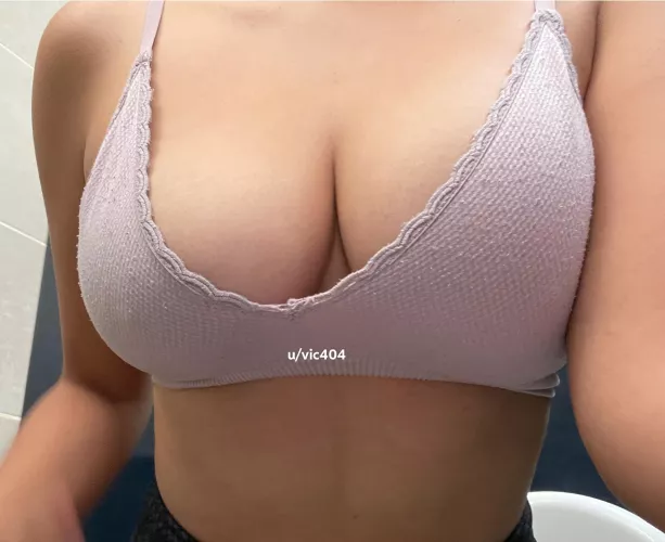 I love how busty i look in this 😊